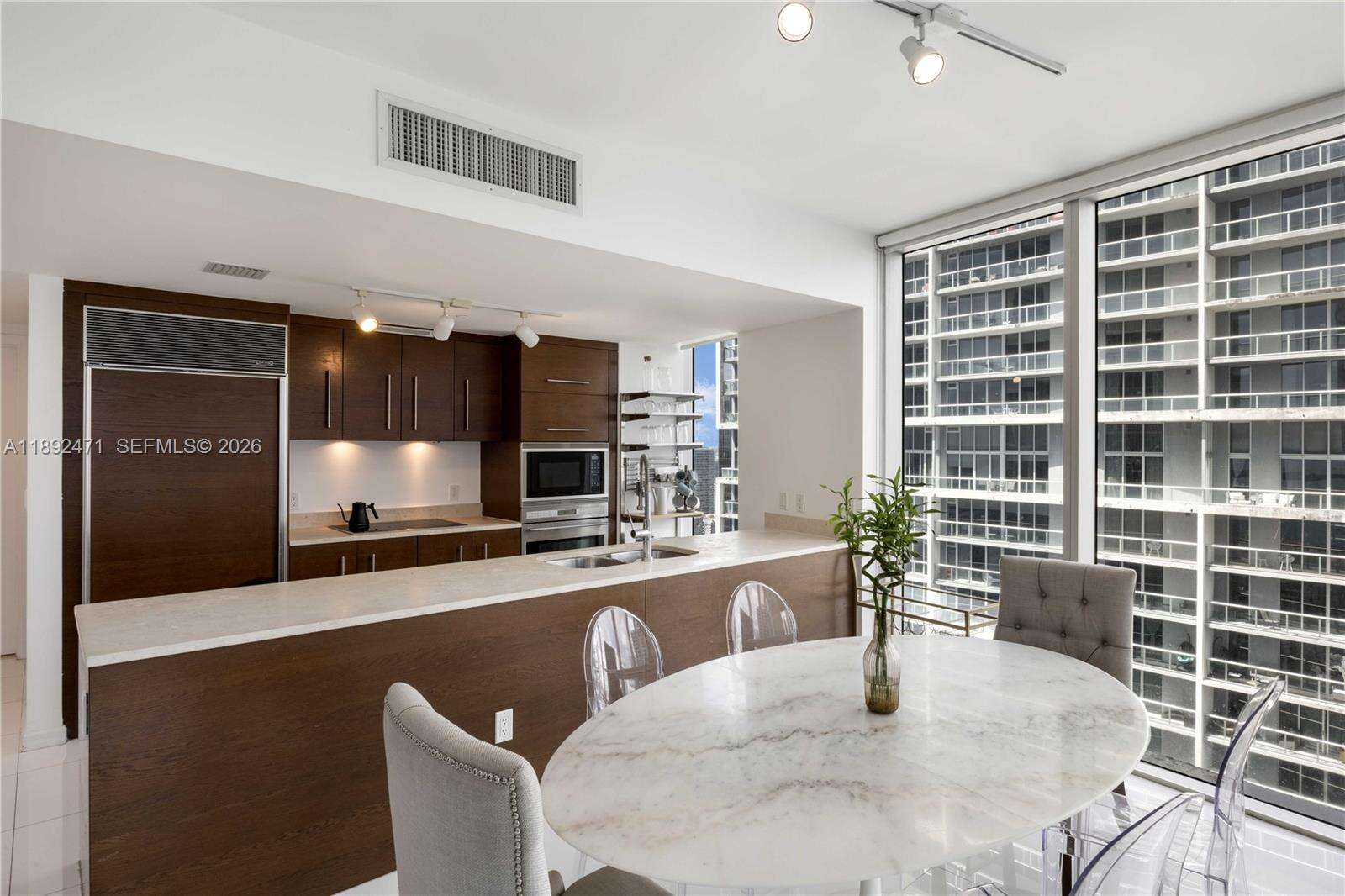Icon Brickell 1 at 475 Brickell Ave, Miami, FL 33131 - For Sale photo 6