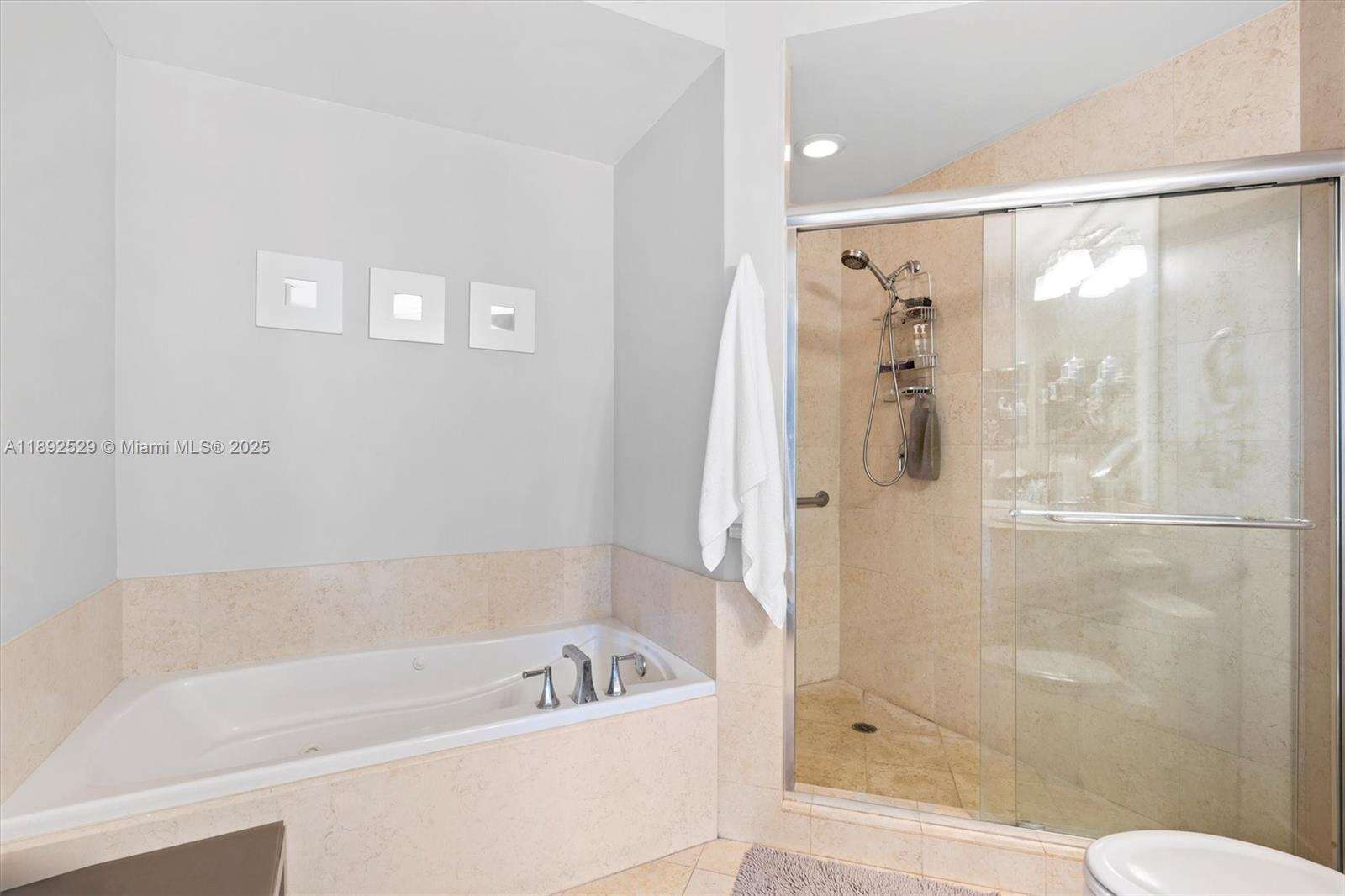 Turnberry Village North at 20000 Country Club Dr, Aventura, FL 33180 - For Sale photo 34