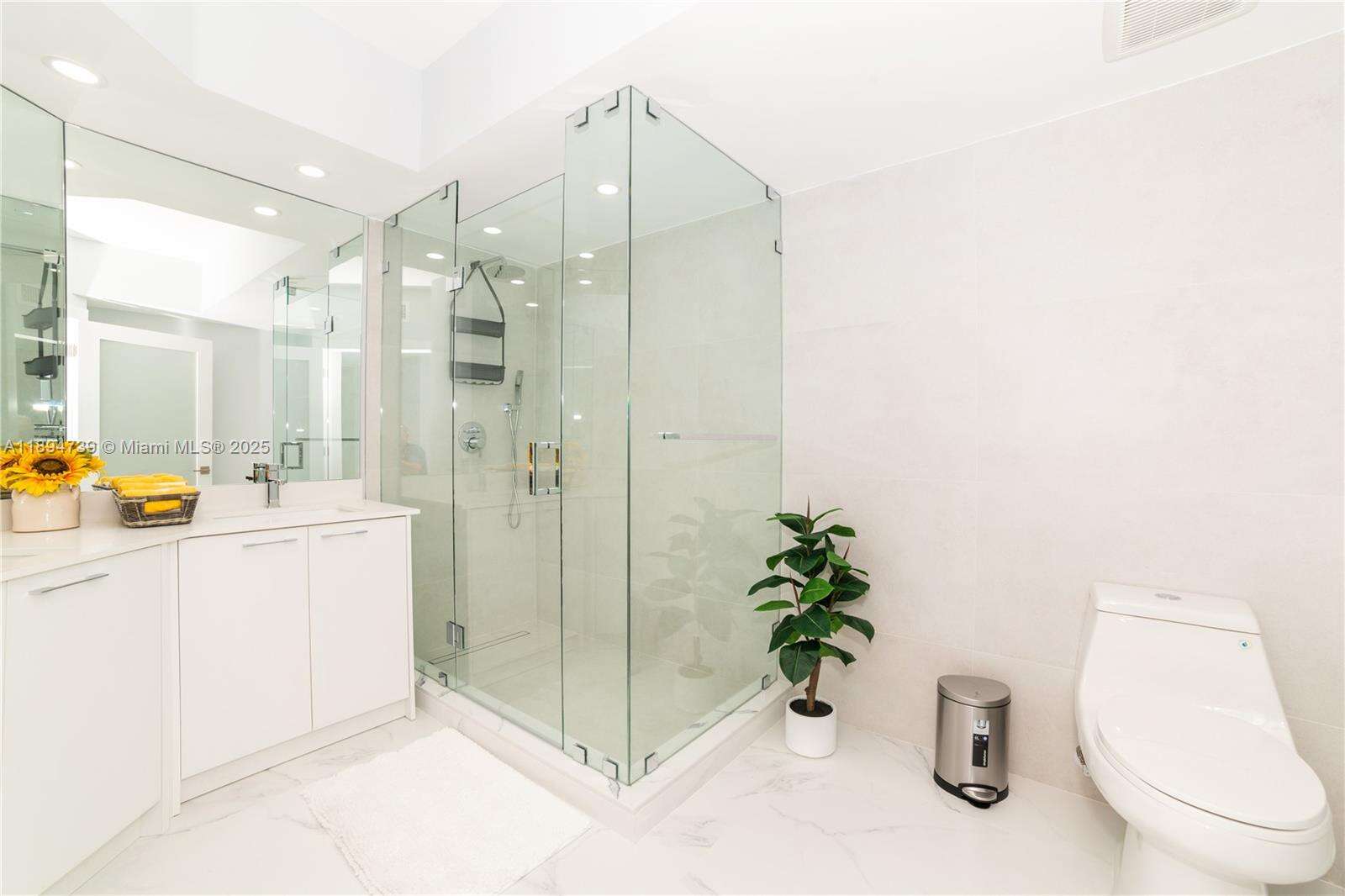 Porto Bellagio at 17145 Bay Rd, Sunny Isles Beach, FL 33160 - For Sale photo 31