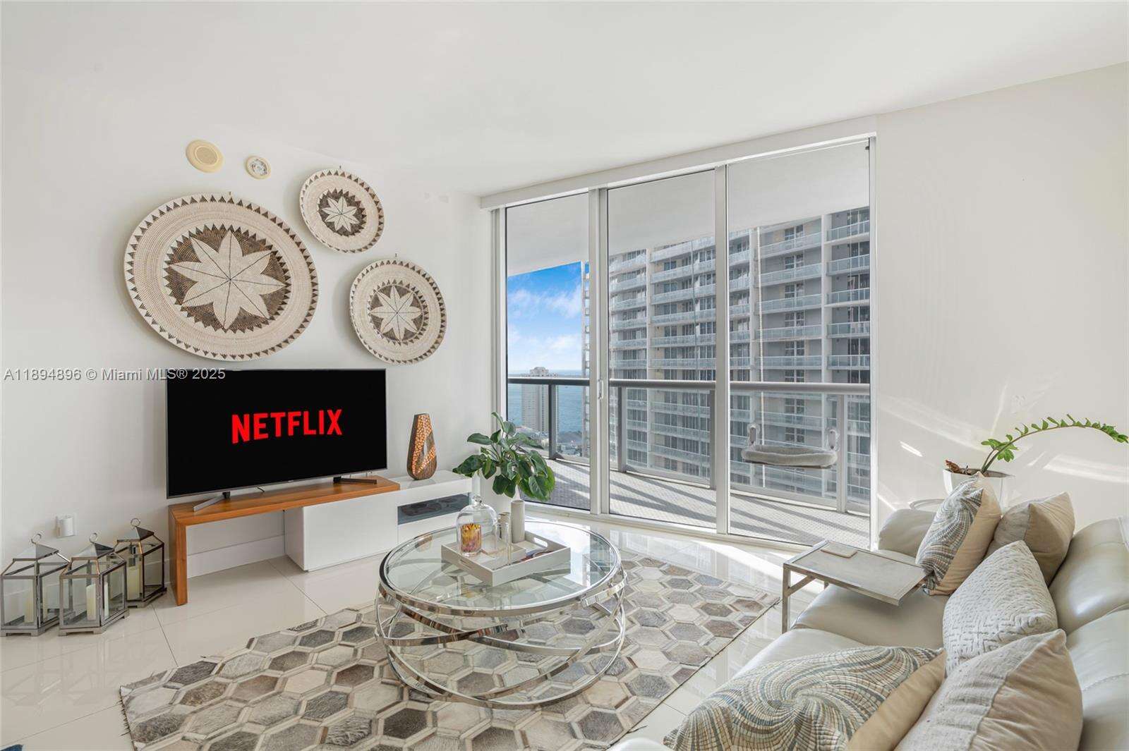 Icon Brickell 1 at 475 Brickell Ave, Miami, FL 33131 - For Sale photo 2