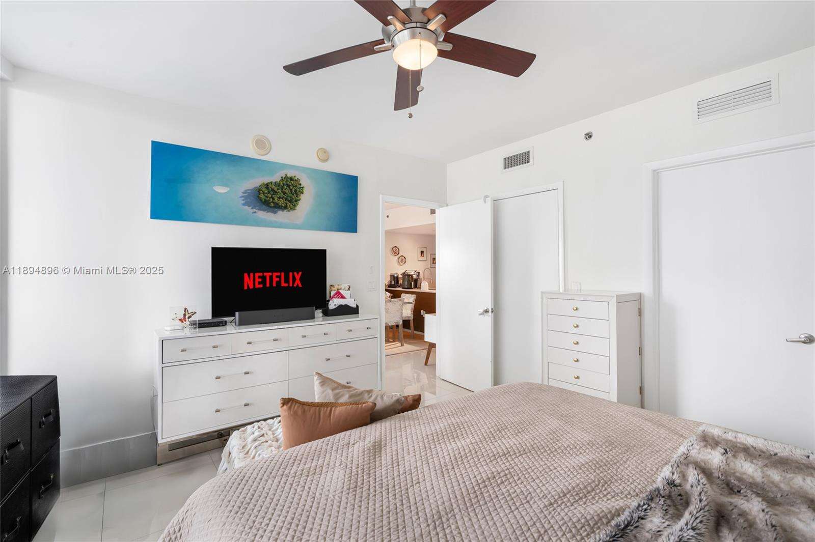 Icon Brickell 1 at 475 Brickell Ave, Miami, FL 33131 - For Sale photo 11