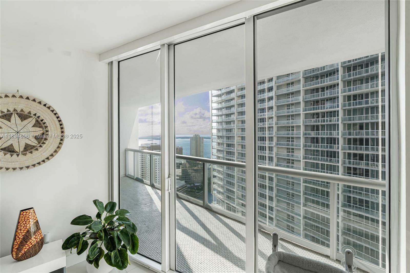 Icon Brickell 1 at 475 Brickell Ave, Miami, FL 33131 - For Sale photo 3