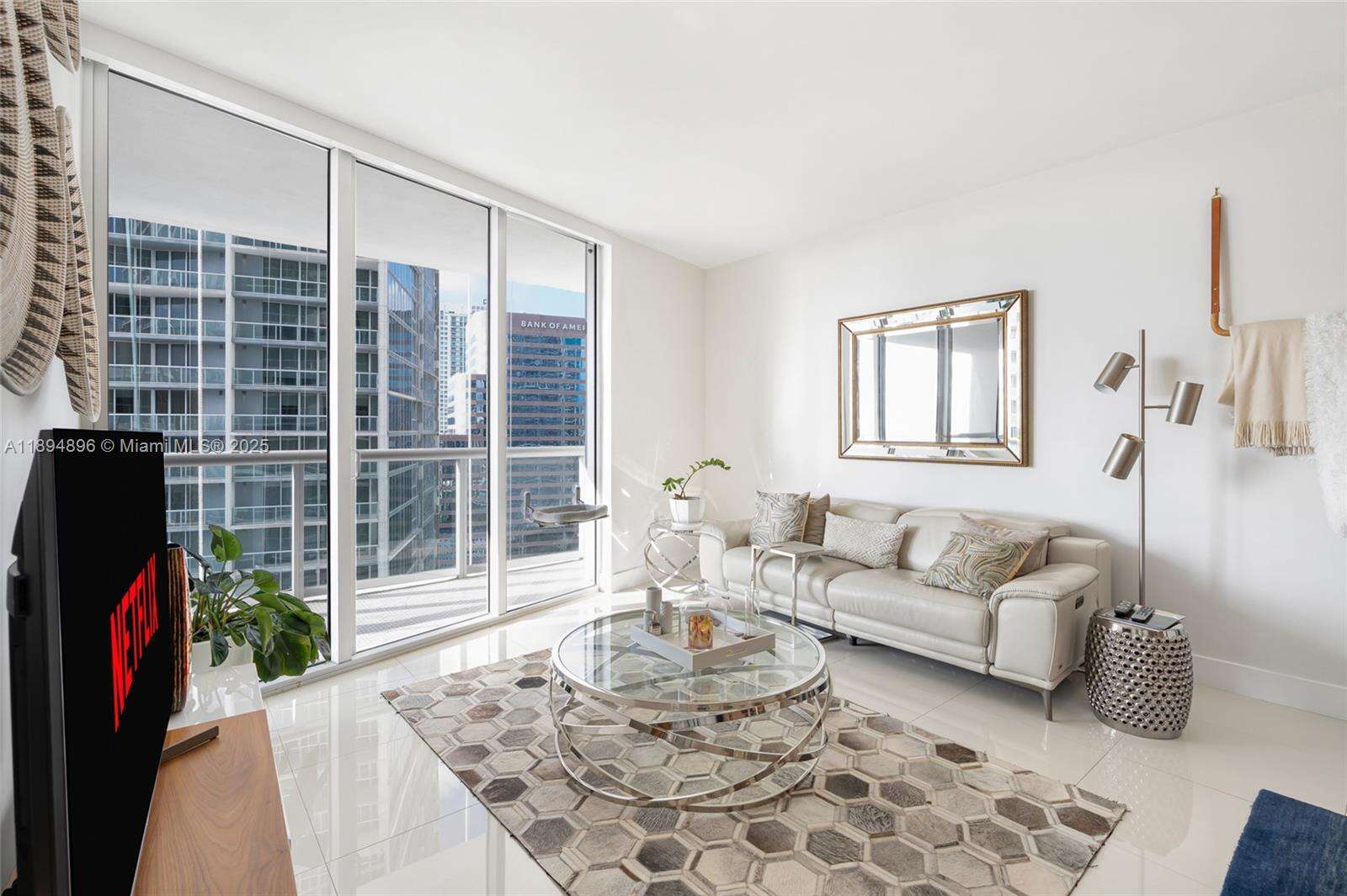 Icon Brickell 1 at 475 Brickell Ave, Miami, FL 33131 - For Sale photo 4