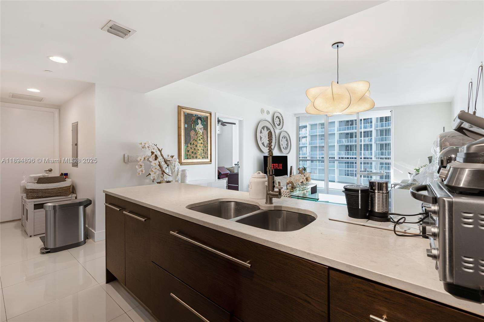 Icon Brickell 1 at 475 Brickell Ave, Miami, FL 33131 - For Sale photo 8
