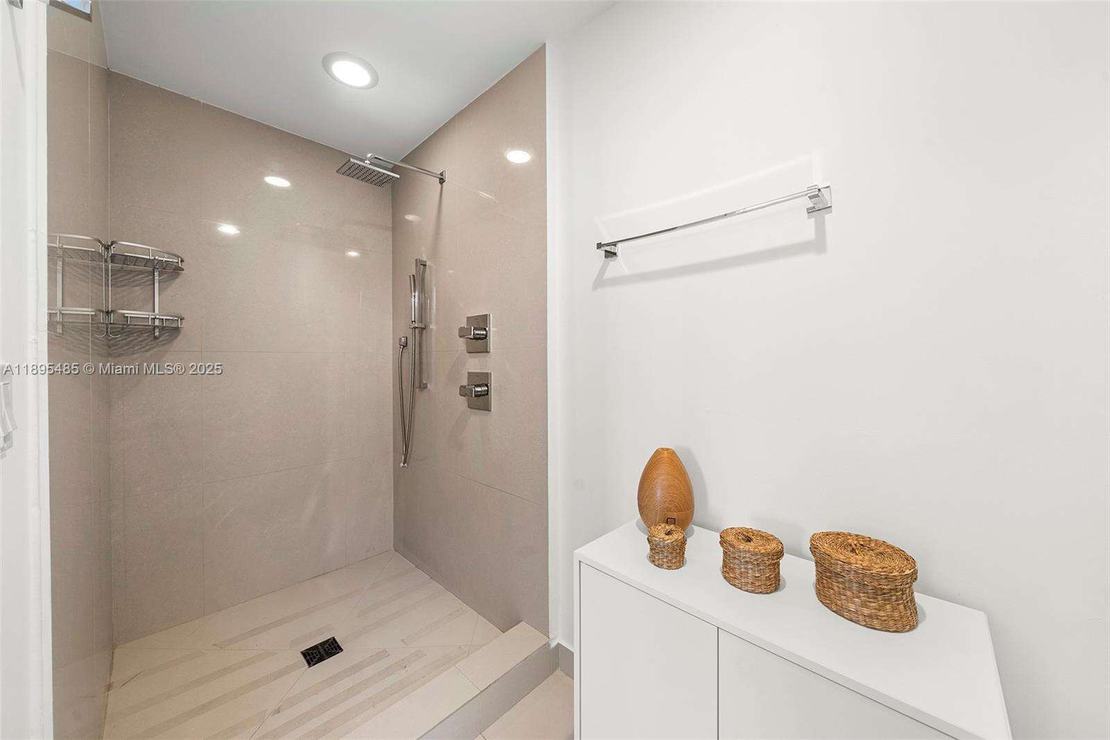 Bay House at 600 27 St, Miami, FL 33137 - For Sale photo 18