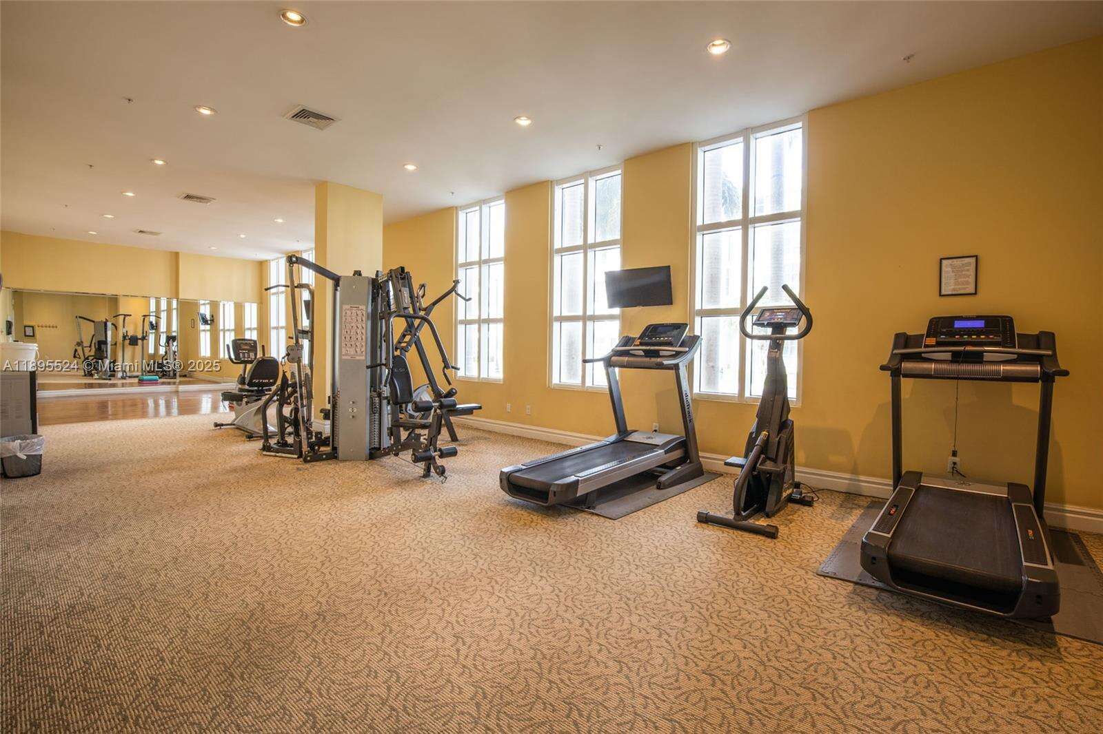 KING DAVID OF SUNNY ISLES - 17555 Atlantic Blvd, Sunny Isles Beach, FL 33160 | Picture 22