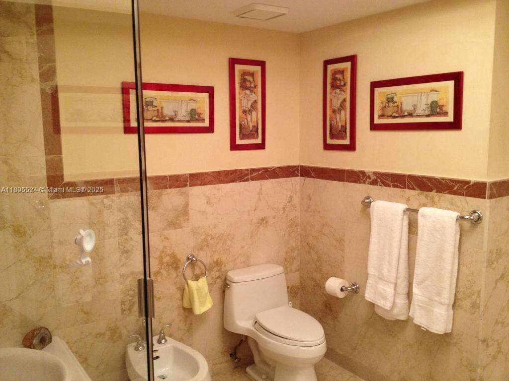 KING DAVID OF SUNNY ISLES - 17555 Atlantic Blvd, Sunny Isles Beach, FL 33160 | Picture 7