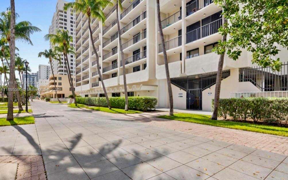 Oceanfront Plaza at 2625 Collins Ave, Miami Beach, FL 33140 - For Sale photo 19