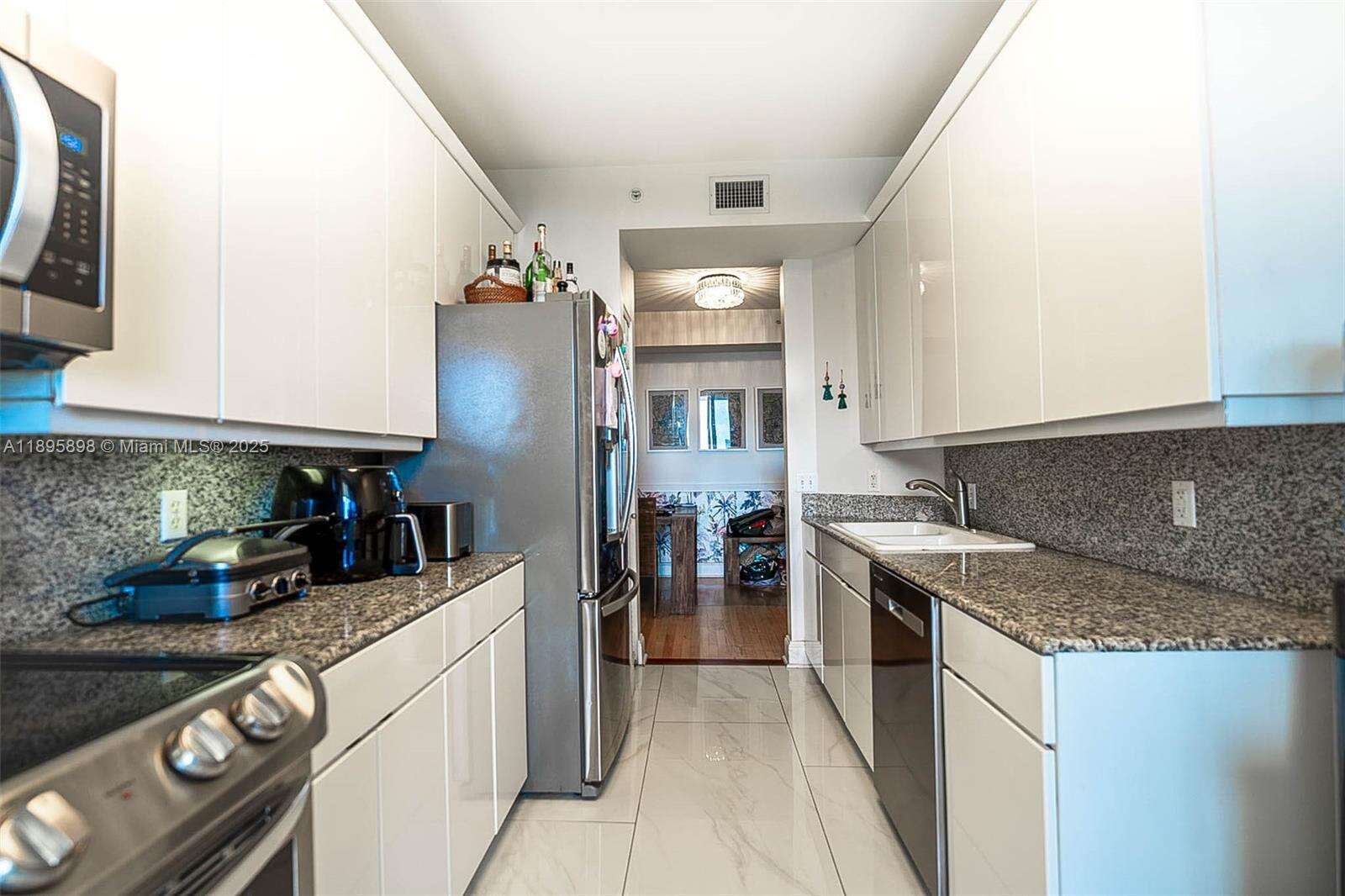 One Tequesta Point at 888 Brickell Key Dr, Miami, FL 33131 - For Sale photo 17