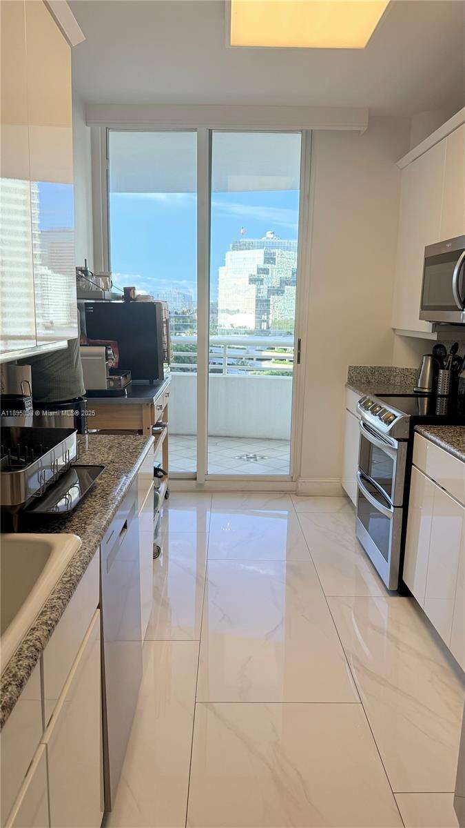 One Tequesta Point at 888 Brickell Key Dr, Miami, FL 33131 - For Sale photo 18