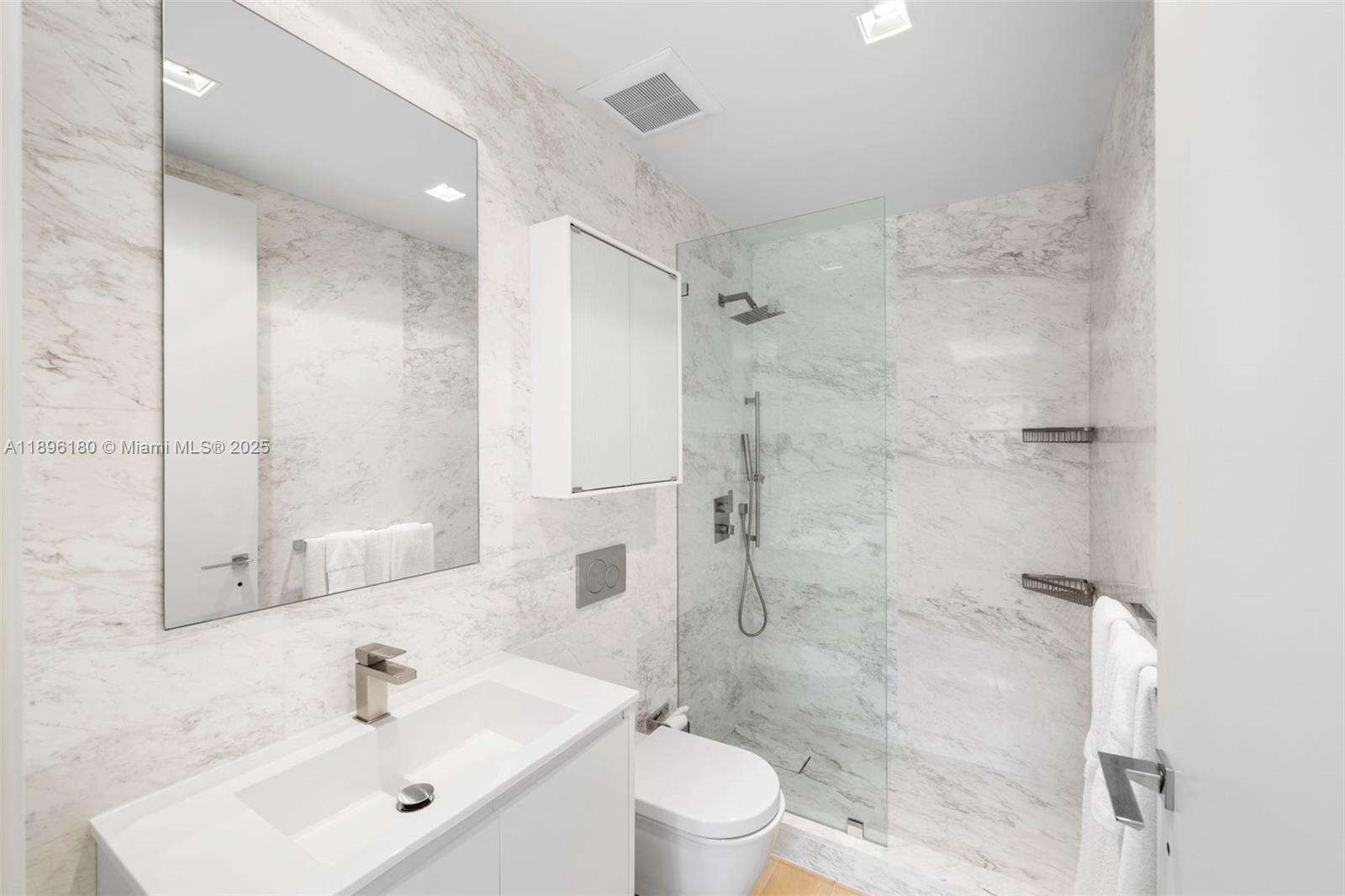 CONTINUUM ON SOUTH BEACH CONDO THE NORTH TOWER - 50 Pointe Dr, Miami Beach, FL 33139 | Picture 14