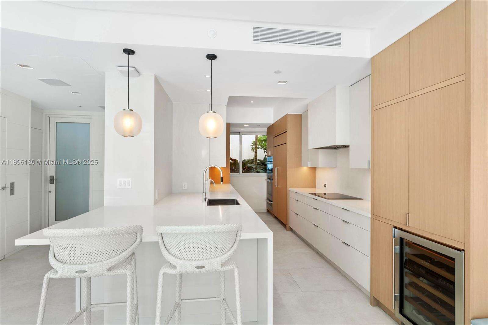 CONTINUUM ON SOUTH BEACH CONDO THE NORTH TOWER - 50 Pointe Dr, Miami Beach, FL 33139 | Picture 9