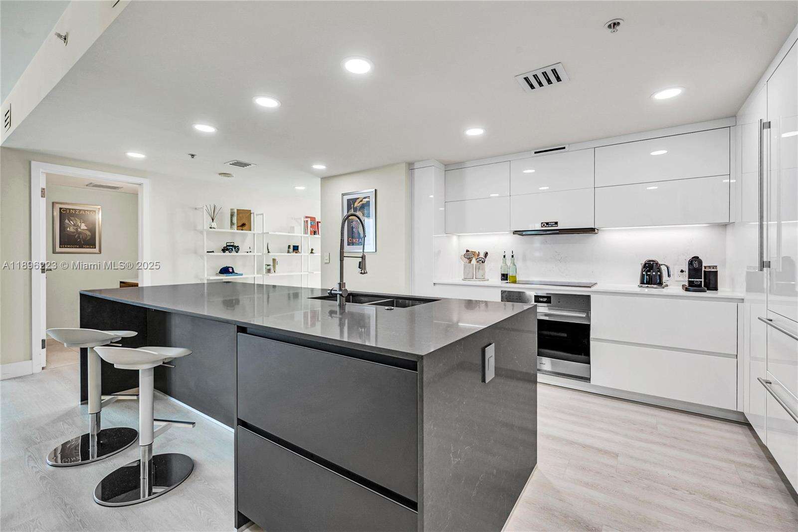 Onyx On The Bay Condos for Sale & Rent | Picture 1