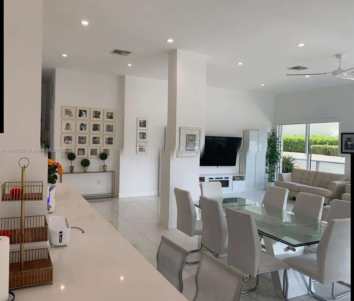 Aquarius at 2751 Ocean Dr, Hollywood, FL 33019 - For Sale photo 2