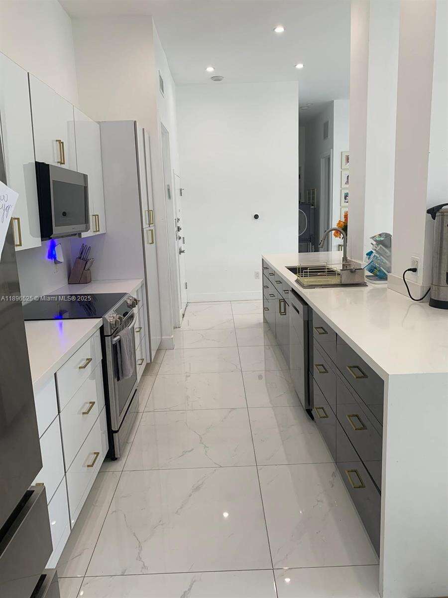 Aquarius at 2751 Ocean Dr, Hollywood, FL 33019 - For Sale photo 3