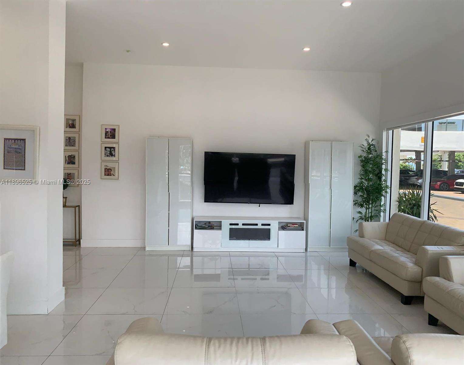 Aquarius at 2751 Ocean Dr, Hollywood, FL 33019 - For Sale photo 8