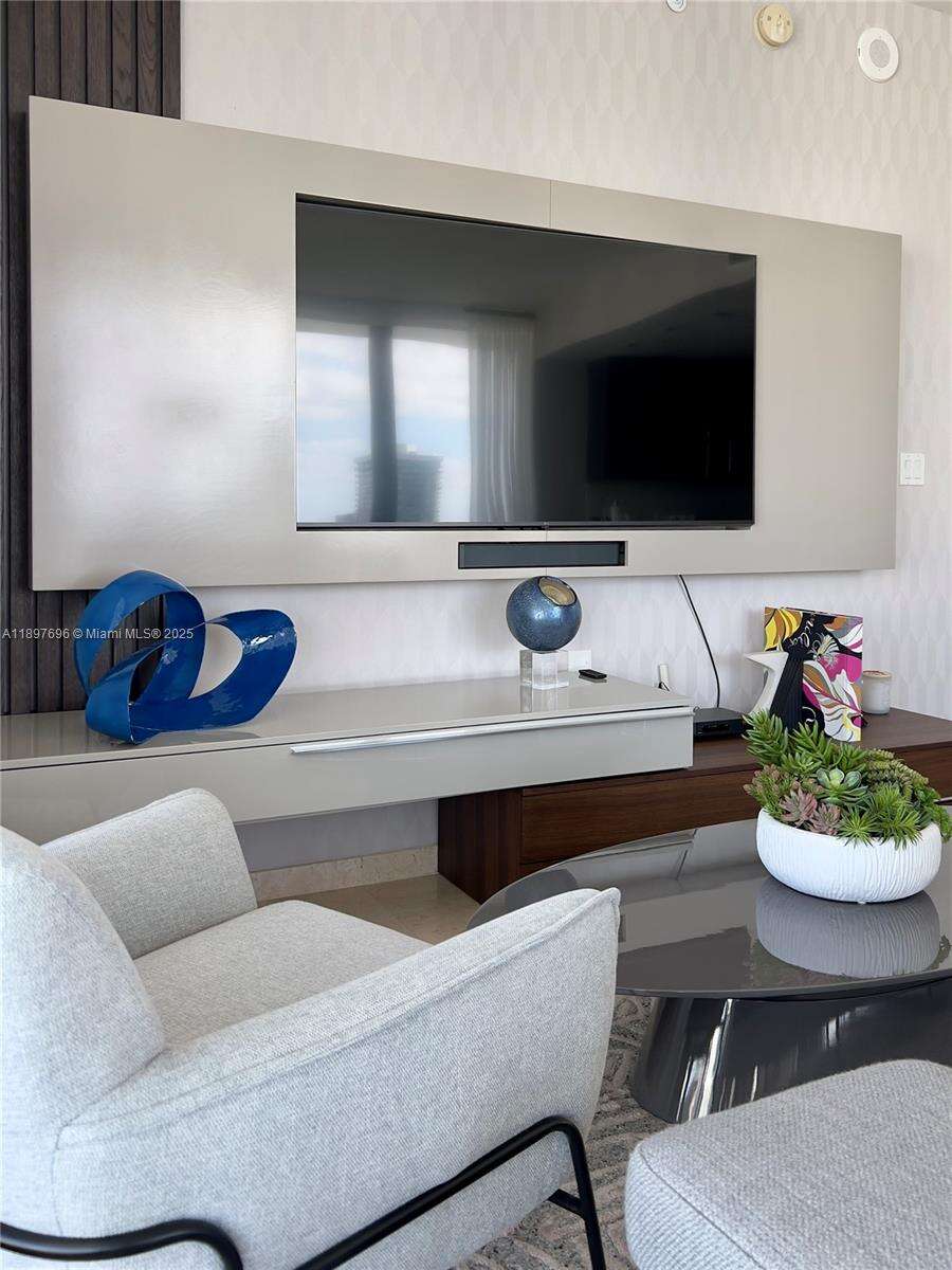 REACH - 68 6th St, Miami, FL 33131 | Picture 5