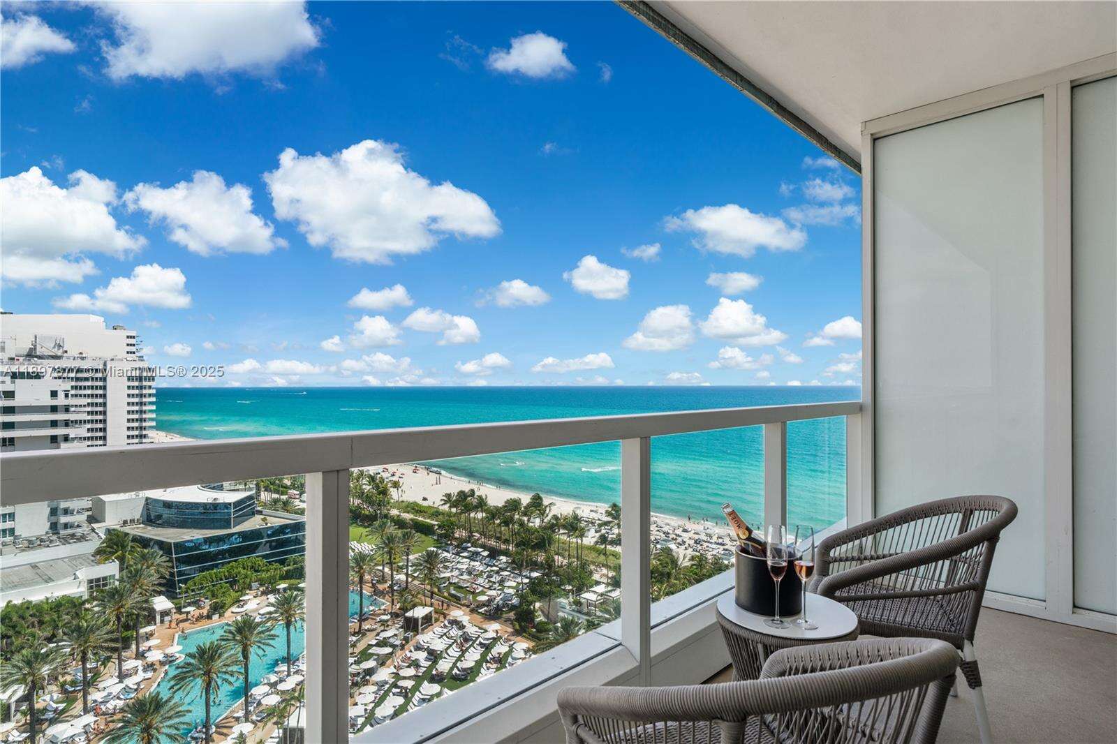 FONTAINEBLEAU III OCEAN CLUB - 4391 Collins Ave, Miami Beach, FL 33140 | Picture 2