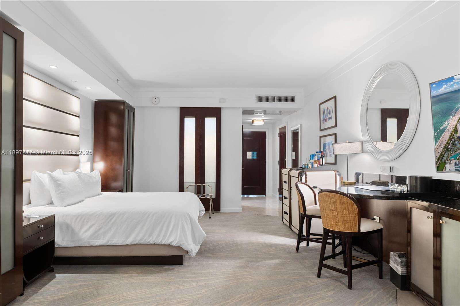 FONTAINEBLEAU III OCEAN CLUB - 4391 Collins Ave, Miami Beach, FL 33140 | Picture 3