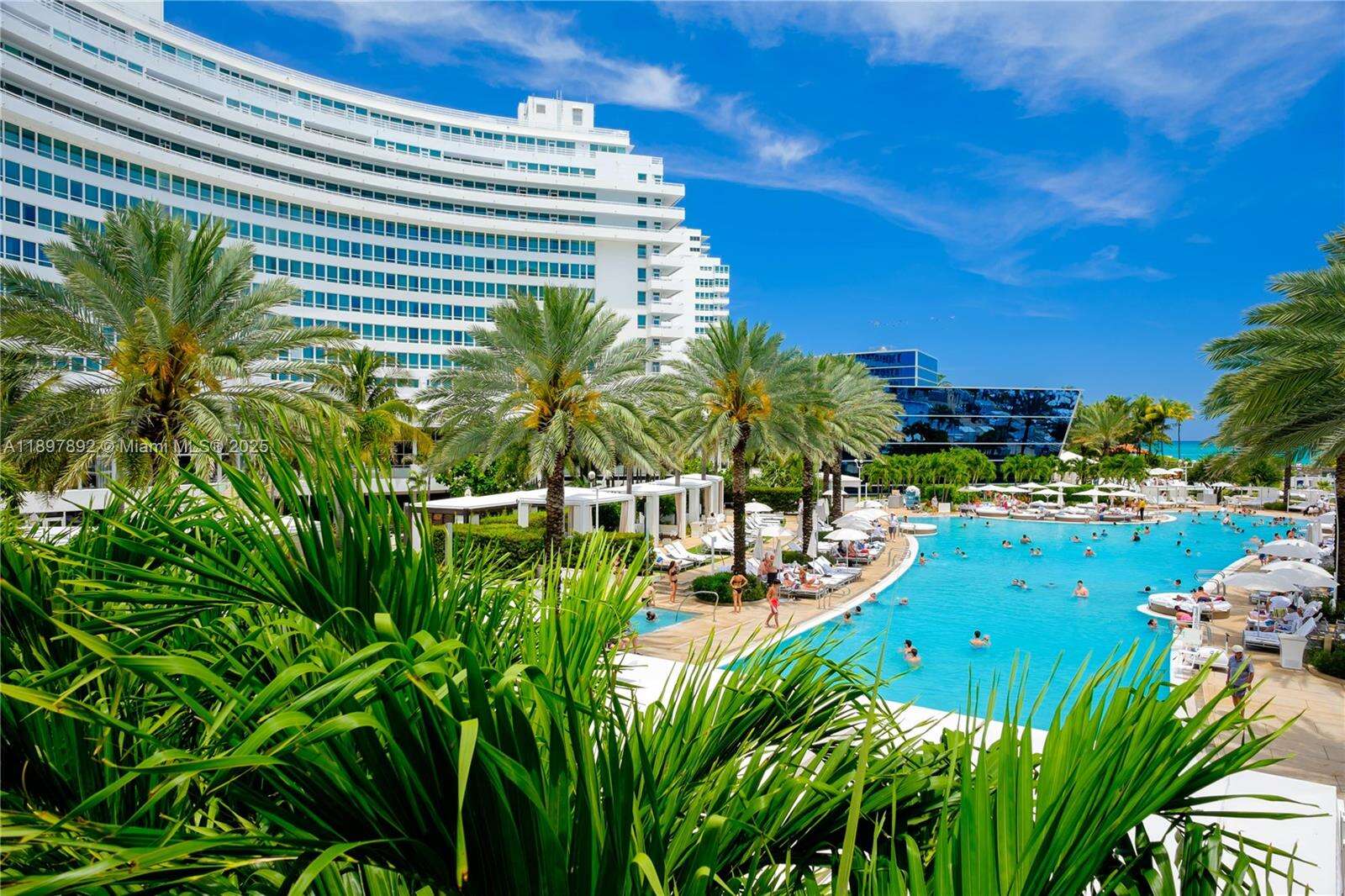 FONTAINEBLEAU III OCEAN CLUB - 4391 Collins Ave, Miami Beach, FL 33140 | Picture 7