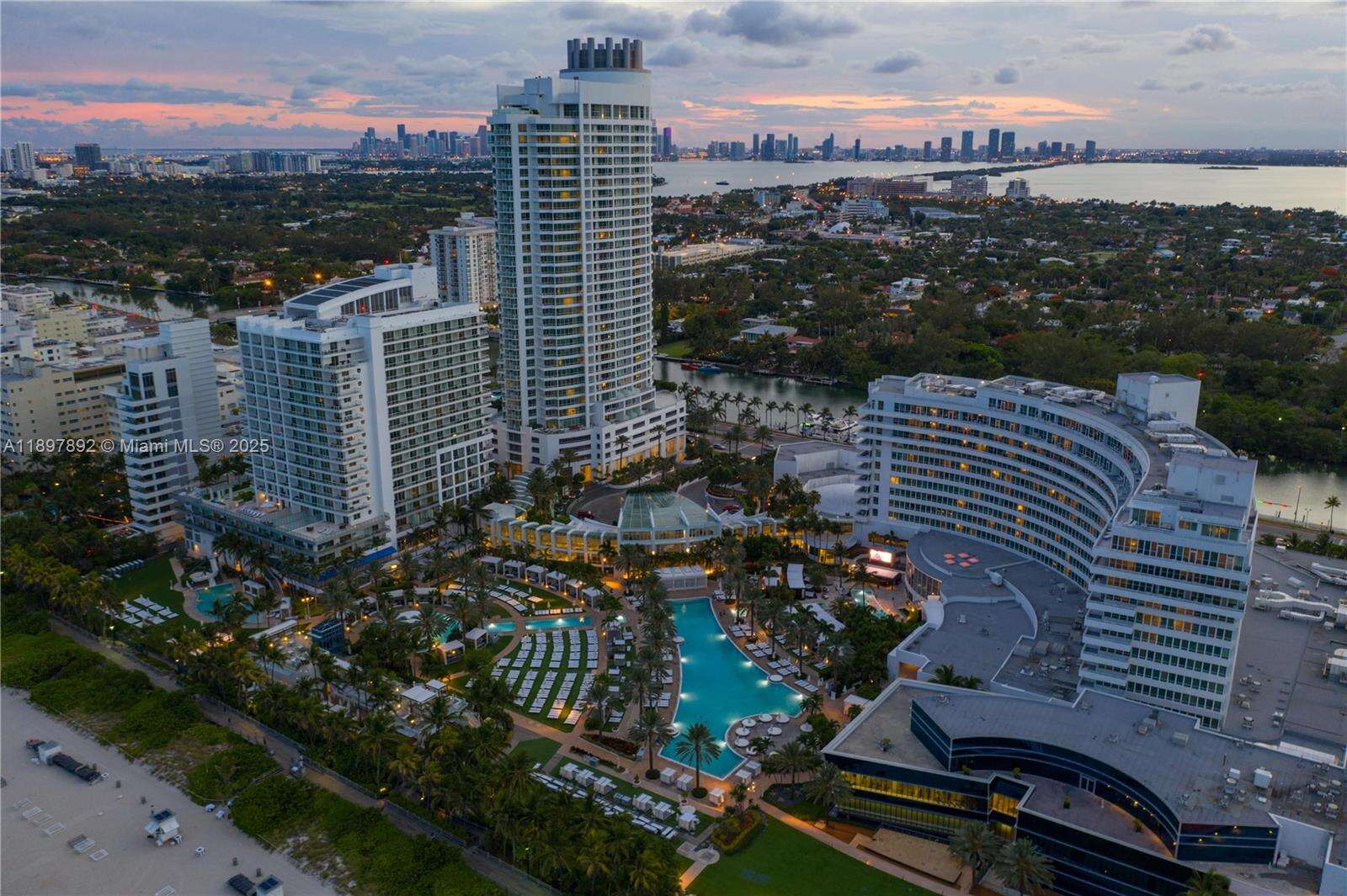 FONTAINEBLEAU III OCEAN CLUB - 4391 Collins Ave, Miami Beach, FL 33140 | Picture 8