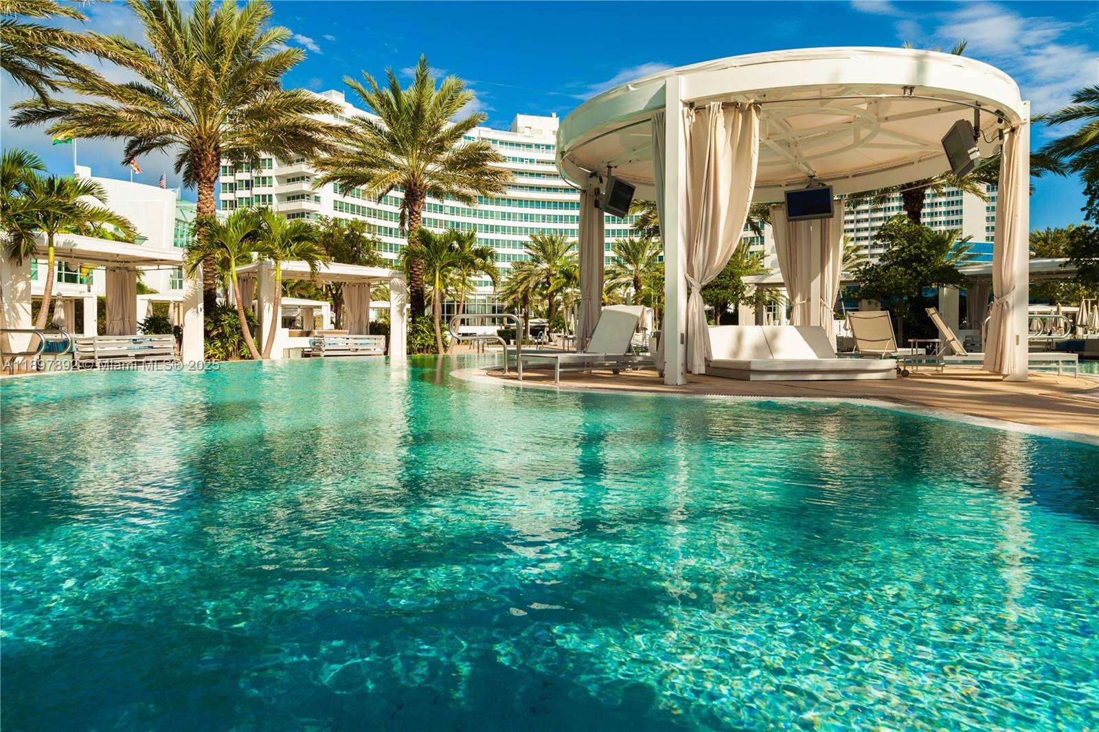 FONTAINEBLEAU III OCEAN CLUB - 4391 Collins Ave, Miami Beach, FL 33140 | Picture 9