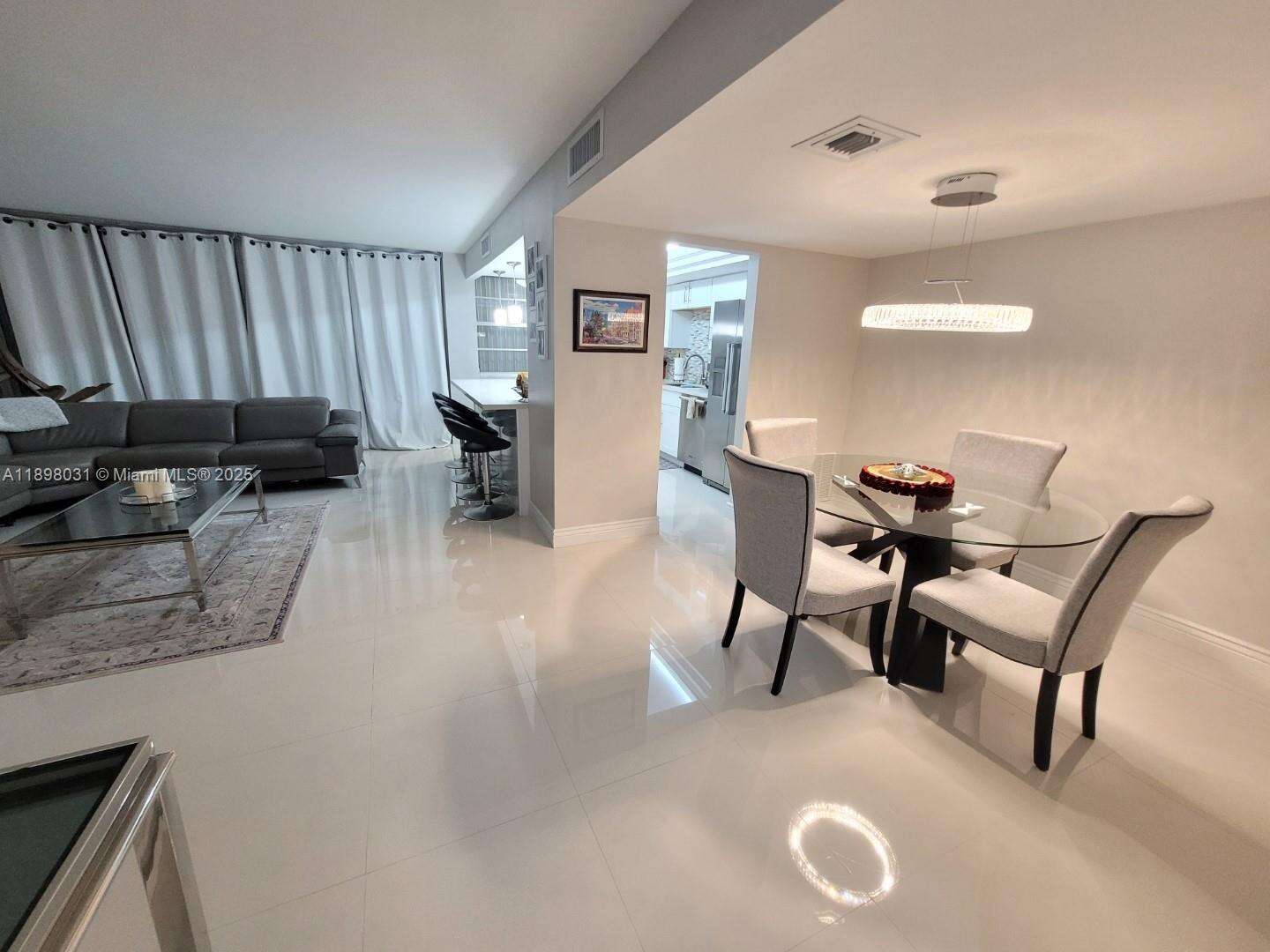 Del Prado at 18071 Biscayne Blvd, Aventura, FL 33160 - For Sale photo 4
