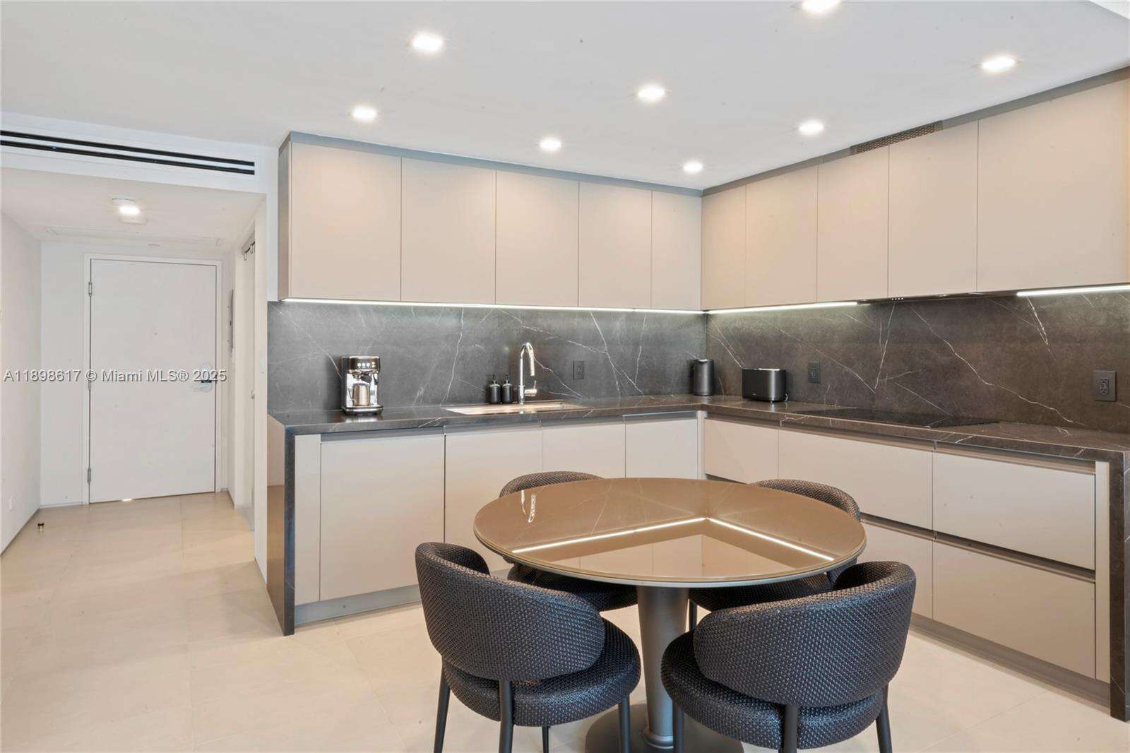 RONEY PALACE - 2301 Collins Ave, Miami Beach, FL 33139 | Picture 5