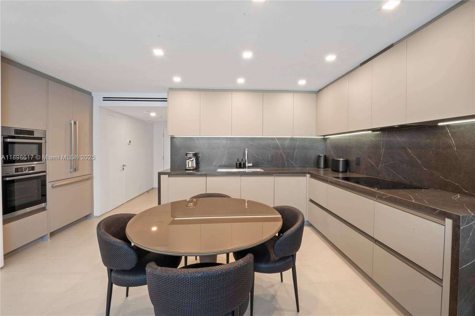 RONEY PALACE - 2301 Collins Ave, Miami Beach, FL 33139 | Picture 6