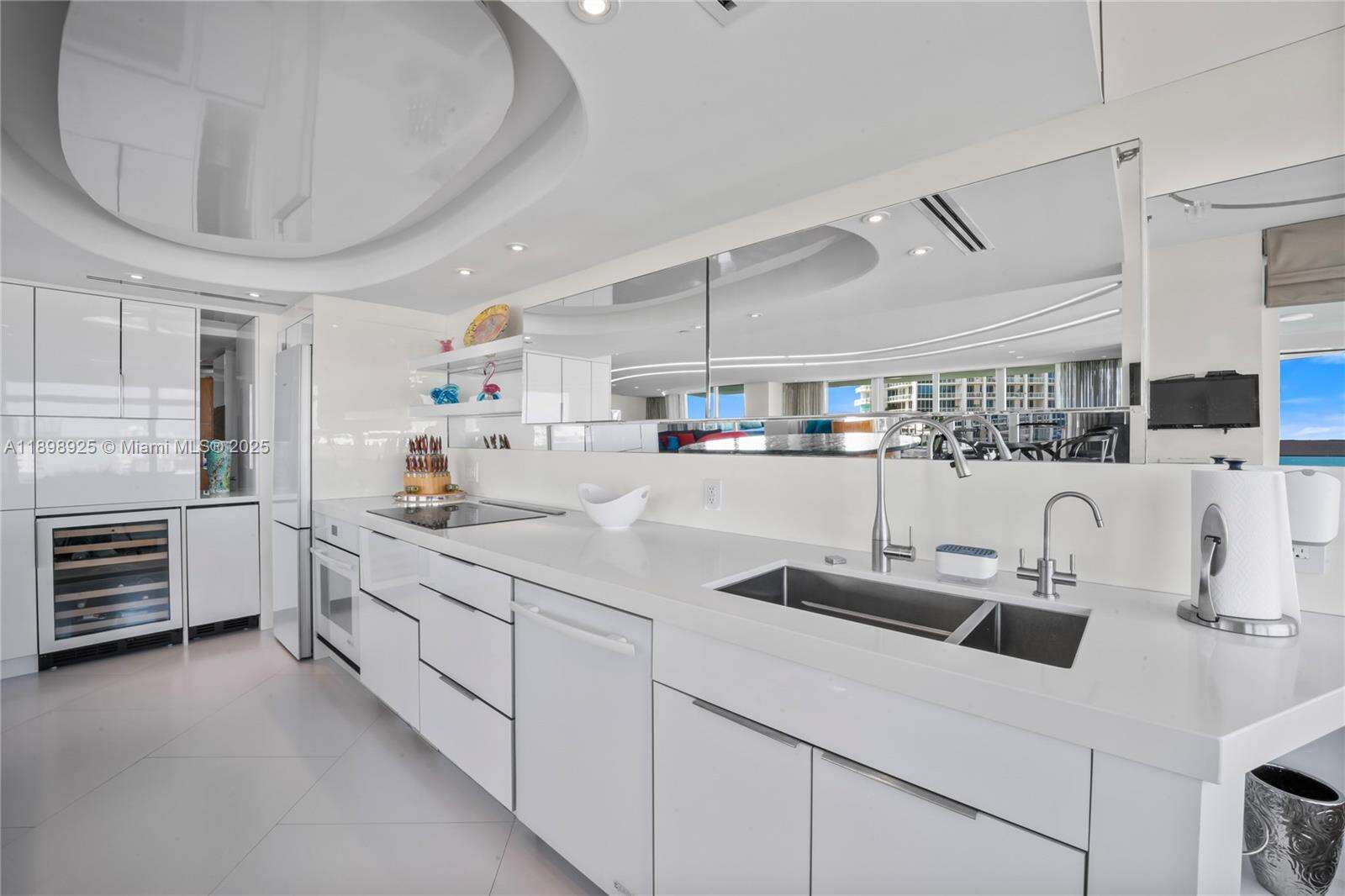 SOUTH POINTE TOWERS CONDO I - 400 Pointe Dr, Miami Beach, FL 33139 | Picture 16