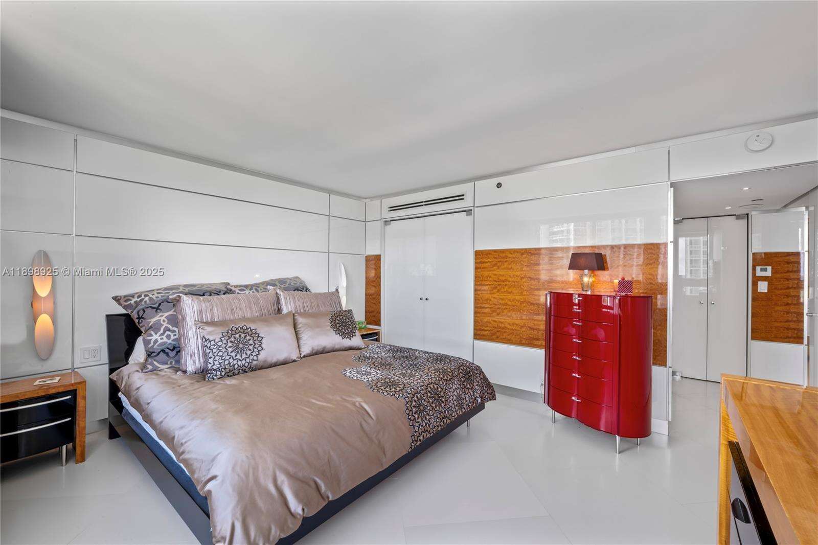 SOUTH POINTE TOWERS CONDO I - 400 Pointe Dr, Miami Beach, FL 33139 | Picture 30