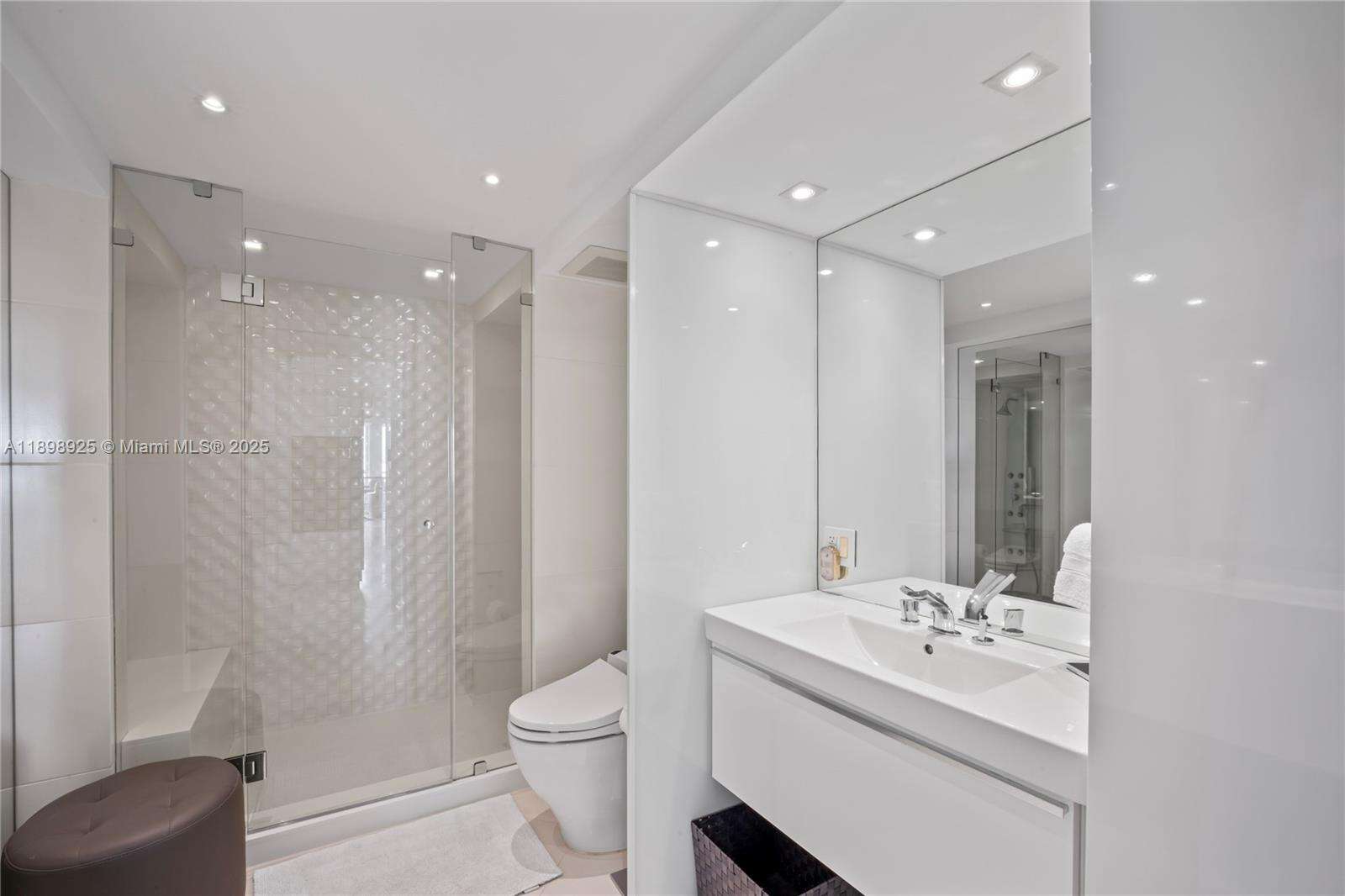 SOUTH POINTE TOWERS CONDO I - 400 Pointe Dr, Miami Beach, FL 33139 | Picture 32