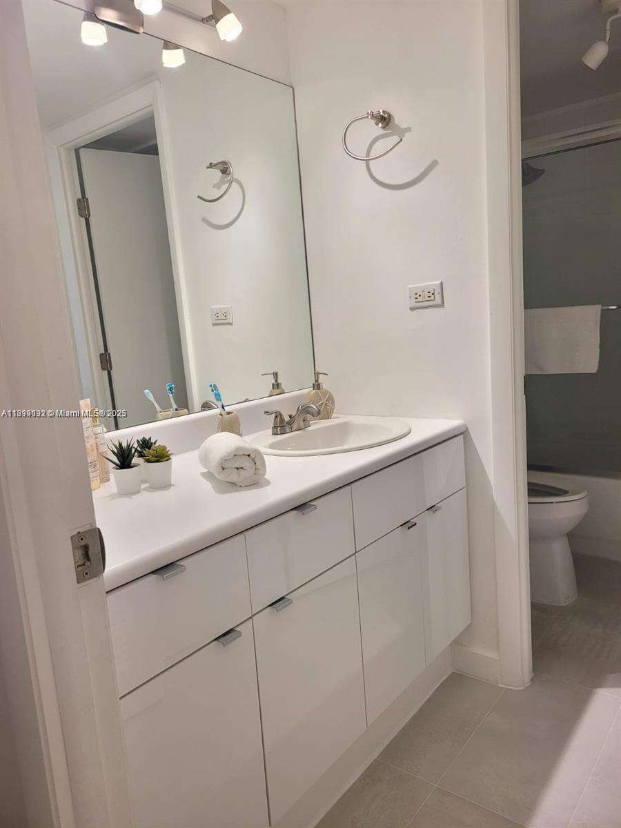 Roney Palace at 2301 Collins Ave, Miami Beach, FL 33139 - For Sale photo 9