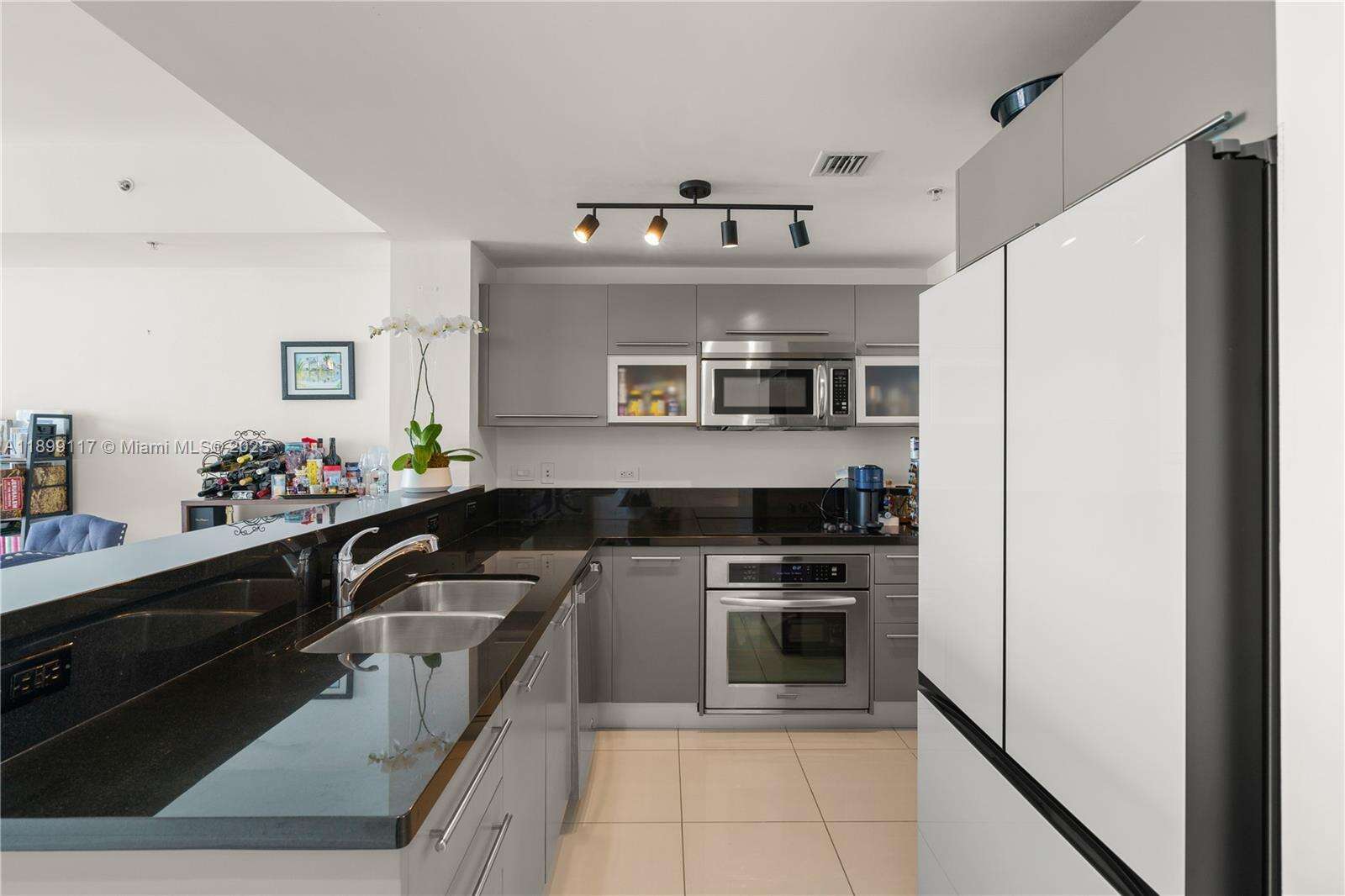 Vizcayne South at 253 2 St, Miami, FL 33132 - For Sale photo 8