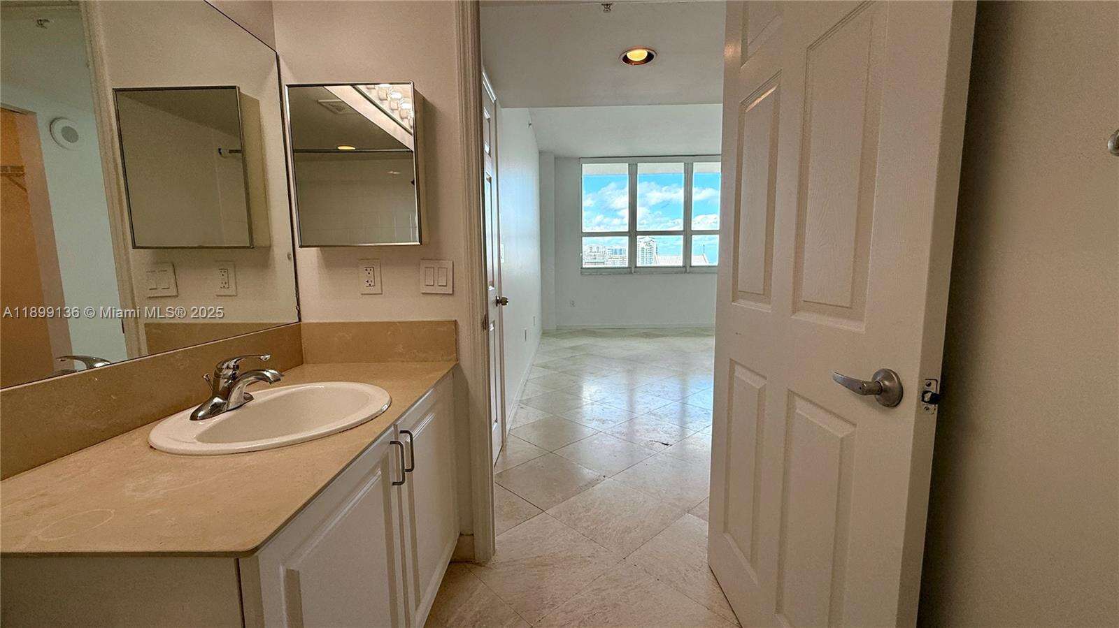 The Mark On Brickell at 1155 Brickell Bay Dr, Miami, FL 33131 - For Sale photo 11