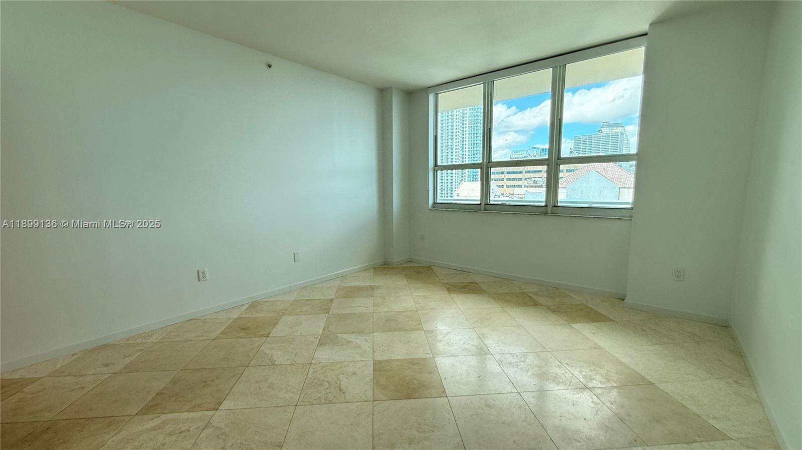 The Mark On Brickell at 1155 Brickell Bay Dr, Miami, FL 33131 - For Sale photo 7