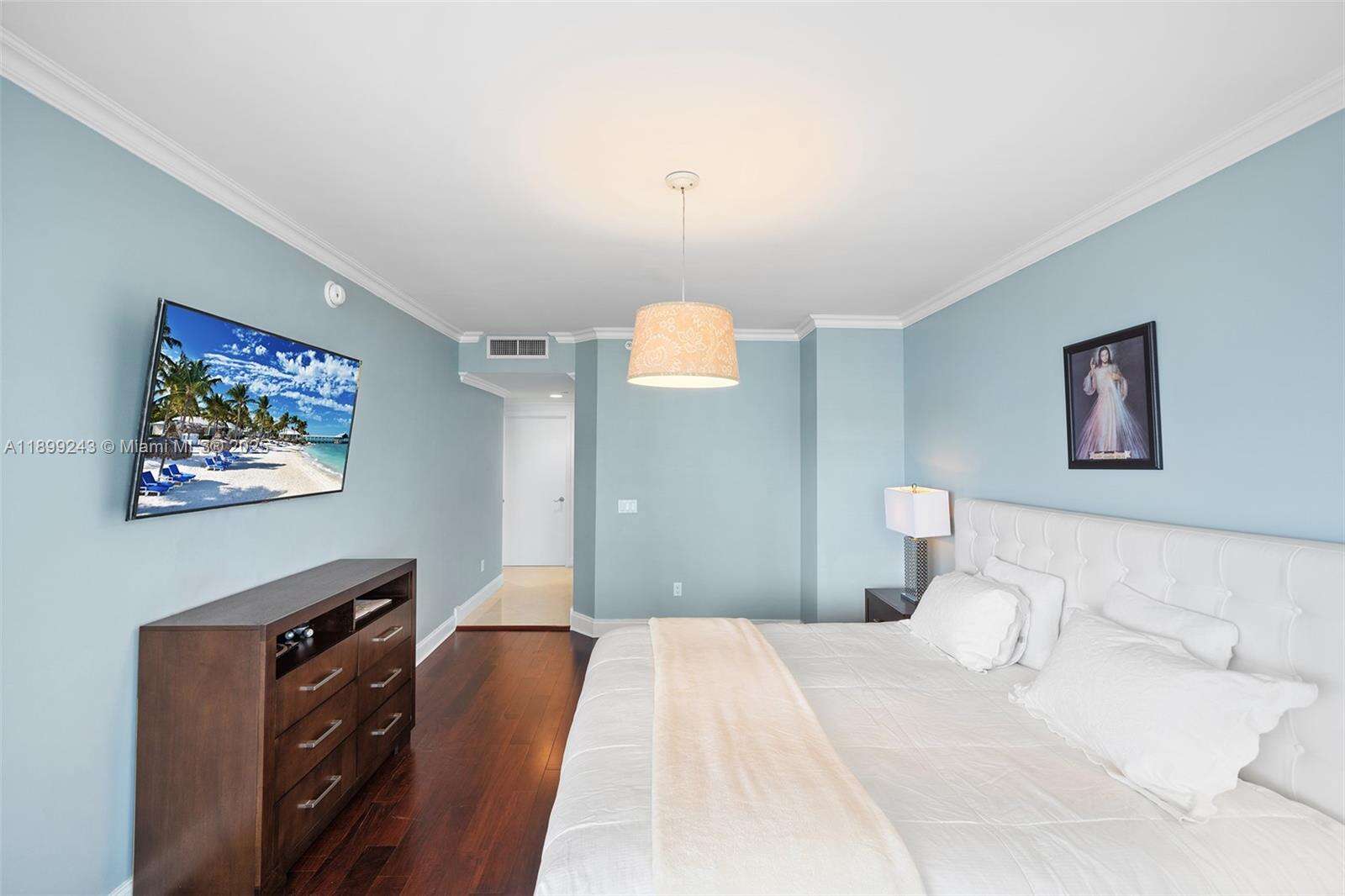 GREEN DIAMOND - 4775 Collins Ave, Miami Beach, FL 33140 | Picture 16