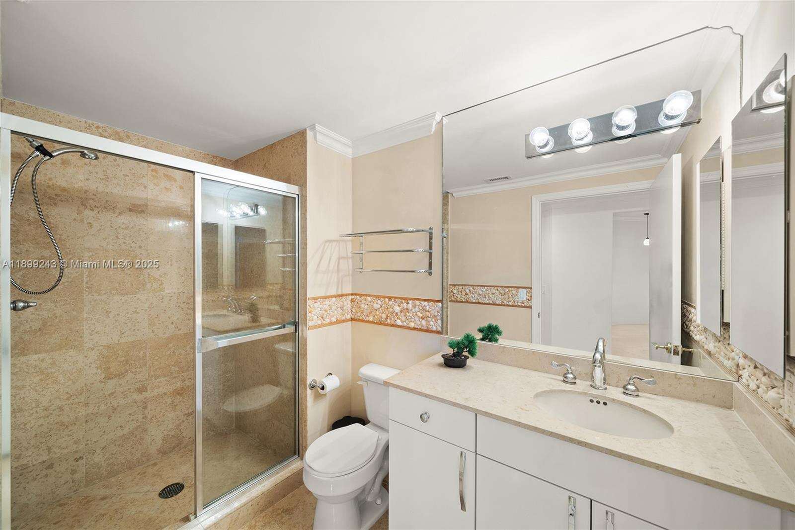 GREEN DIAMOND - 4775 Collins Ave, Miami Beach, FL 33140 | Picture 23