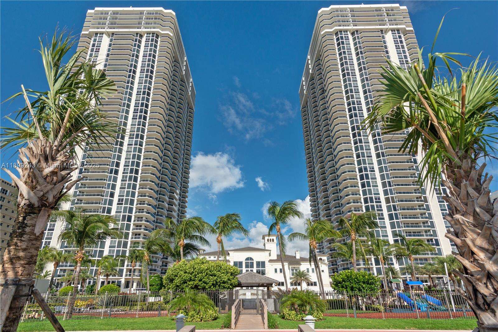 GREEN DIAMOND - 4775 Collins Ave, Miami Beach, FL 33140 | Picture 29
