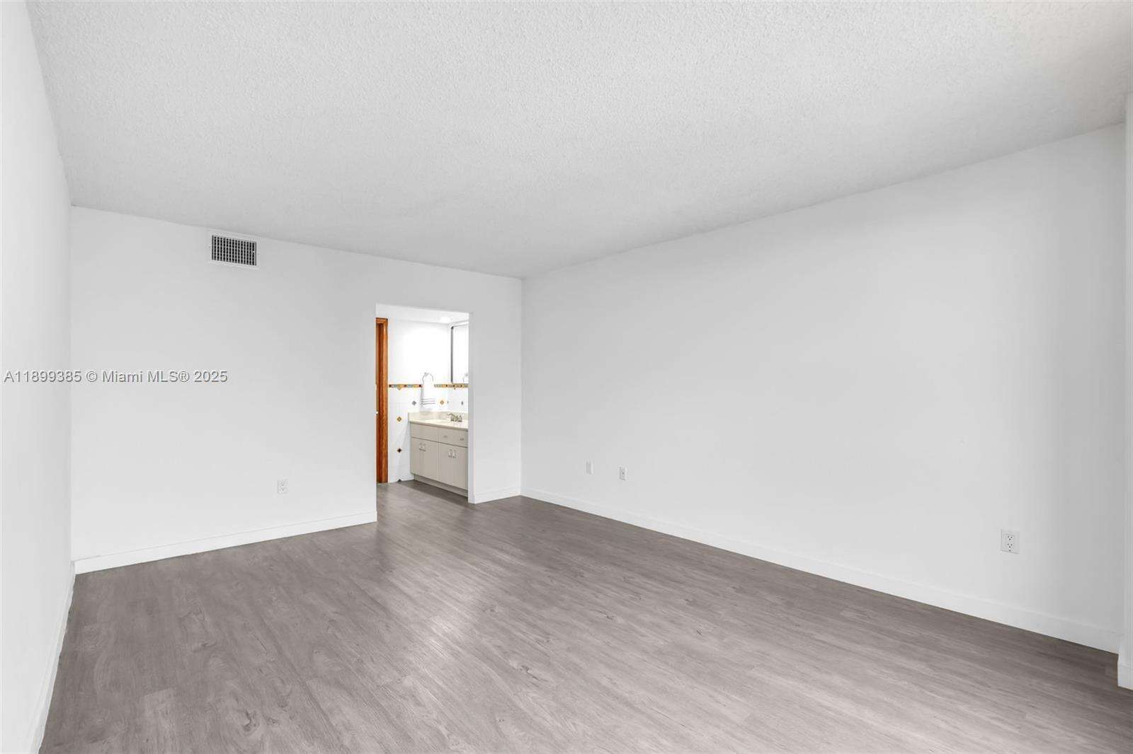 Brickell Bay Club at 2333 Brickell Ave, Miami, FL 33129 - For Sale photo 20