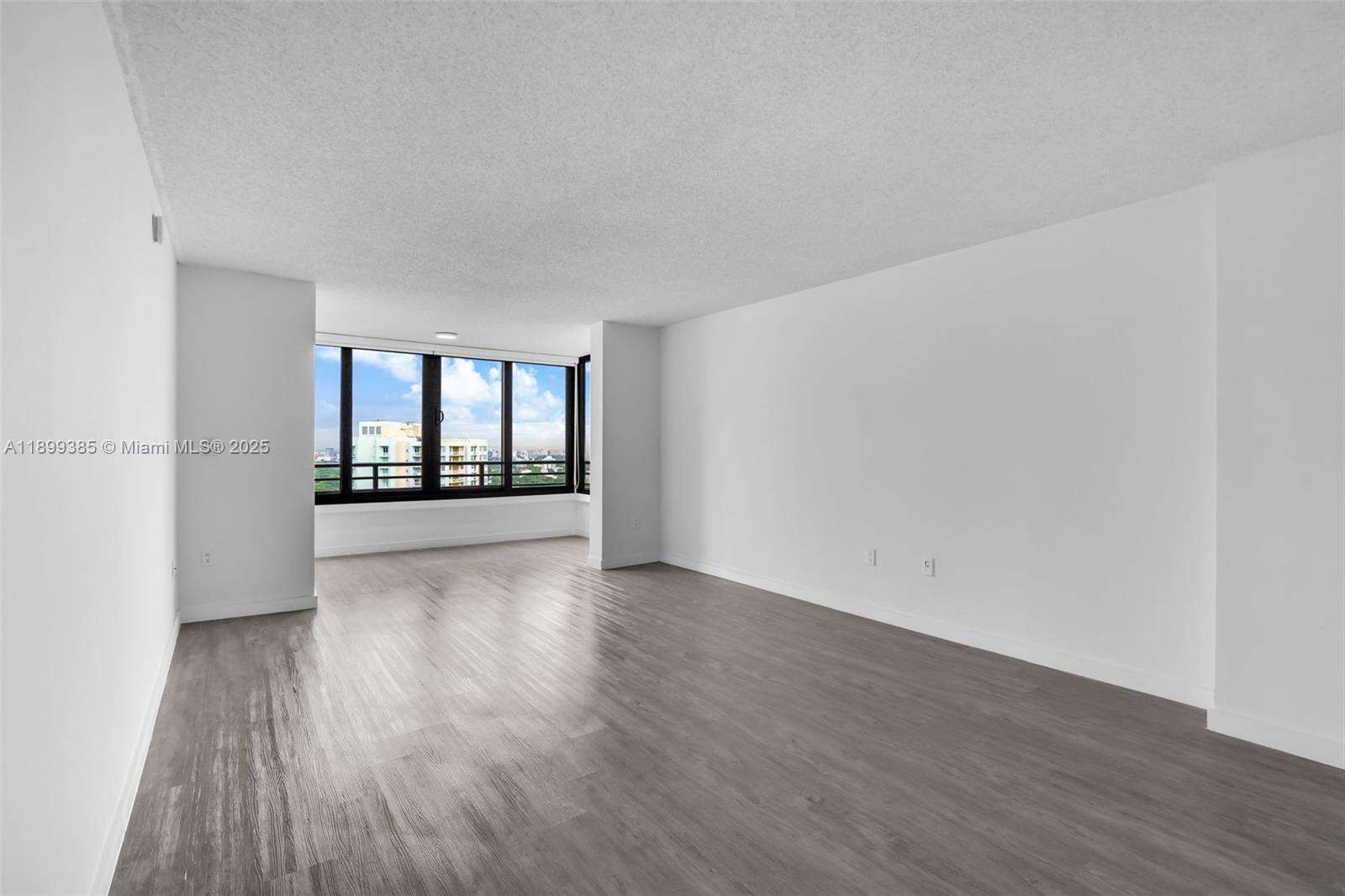 Brickell Bay Club at 2333 Brickell Ave, Miami, FL 33129 - For Sale photo 4