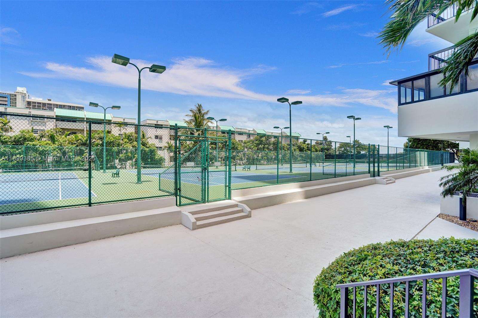 Brickell Bay Club at 2333 Brickell Ave, Miami, FL 33129 - For Sale photo 36