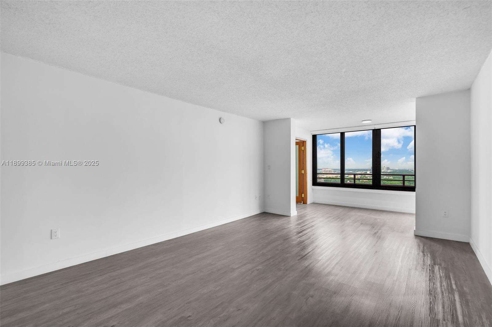 Brickell Bay Club at 2333 Brickell Ave, Miami, FL 33129 - For Sale photo 6