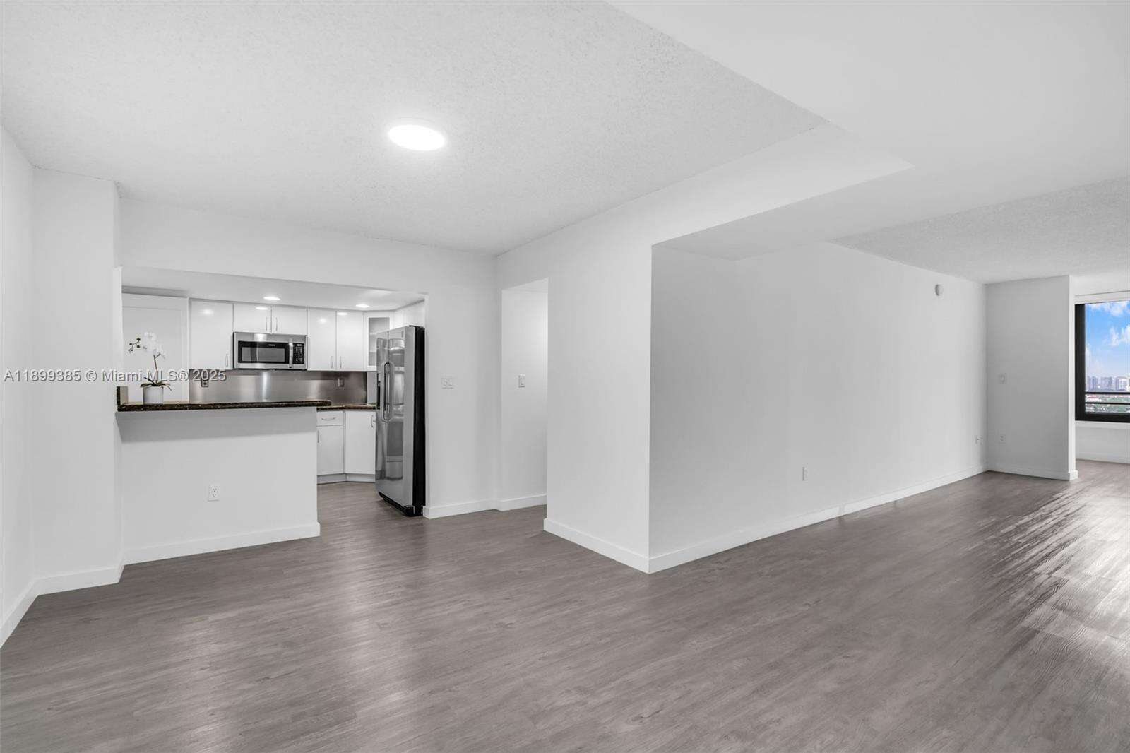Brickell Bay Club at 2333 Brickell Ave, Miami, FL 33129 - For Sale photo 7