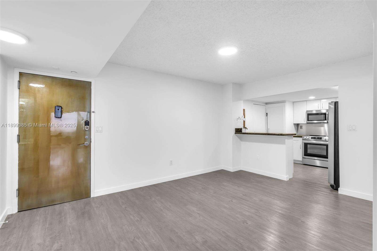 Brickell Bay Club at 2333 Brickell Ave, Miami, FL 33129 - For Sale photo 8