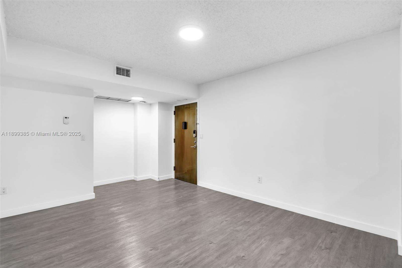 Brickell Bay Club at 2333 Brickell Ave, Miami, FL 33129 - For Sale photo 9
