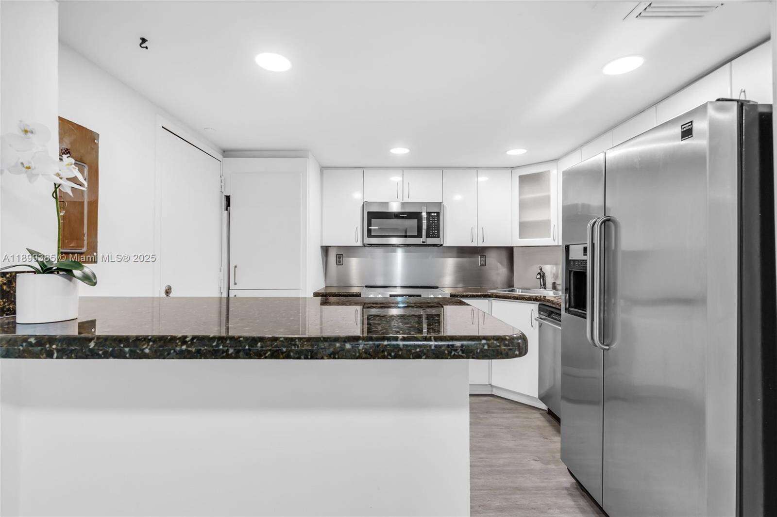 Brickell Bay Club at 2333 Brickell Ave, Miami, FL 33129 - For Sale photo 10