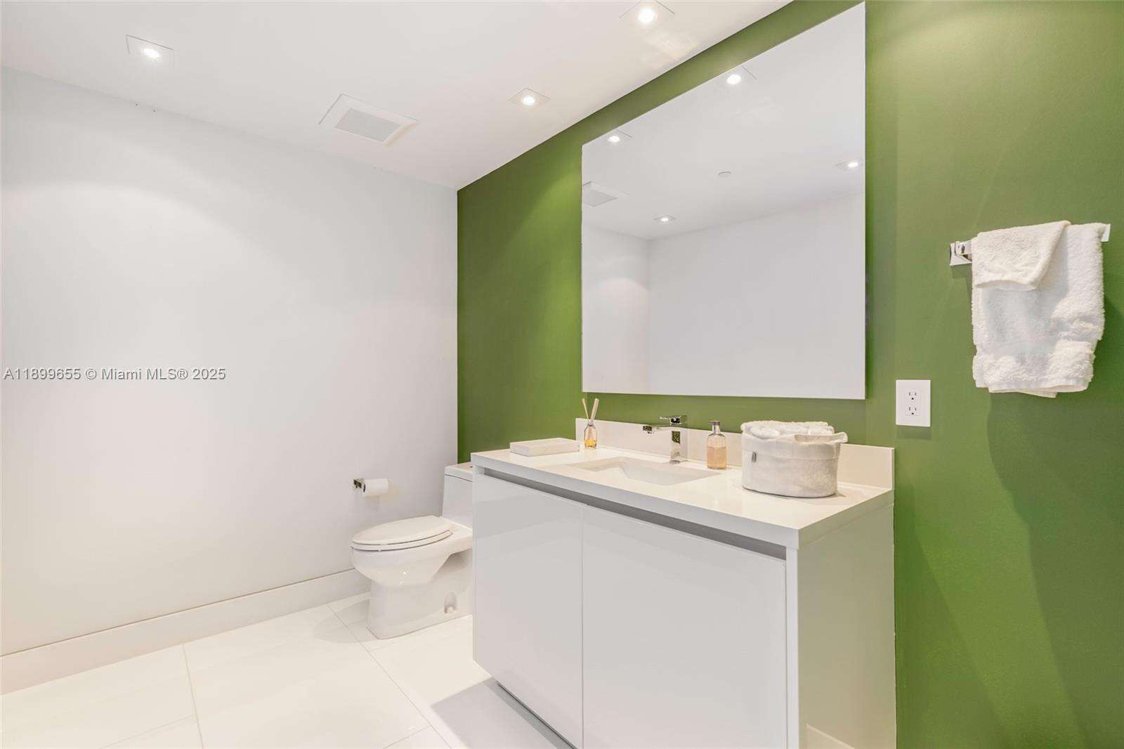 ONE OCEAN - 1 Collins Ave, Miami Beach, FL 33139 | Picture 43
