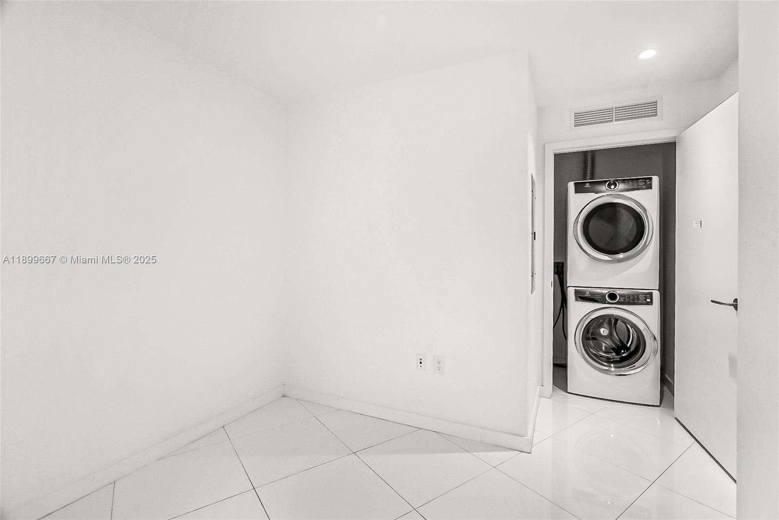 Paramount Miami Worldcenter at 851 1st Ave, Miami, FL 33132 - For Sale photo 12