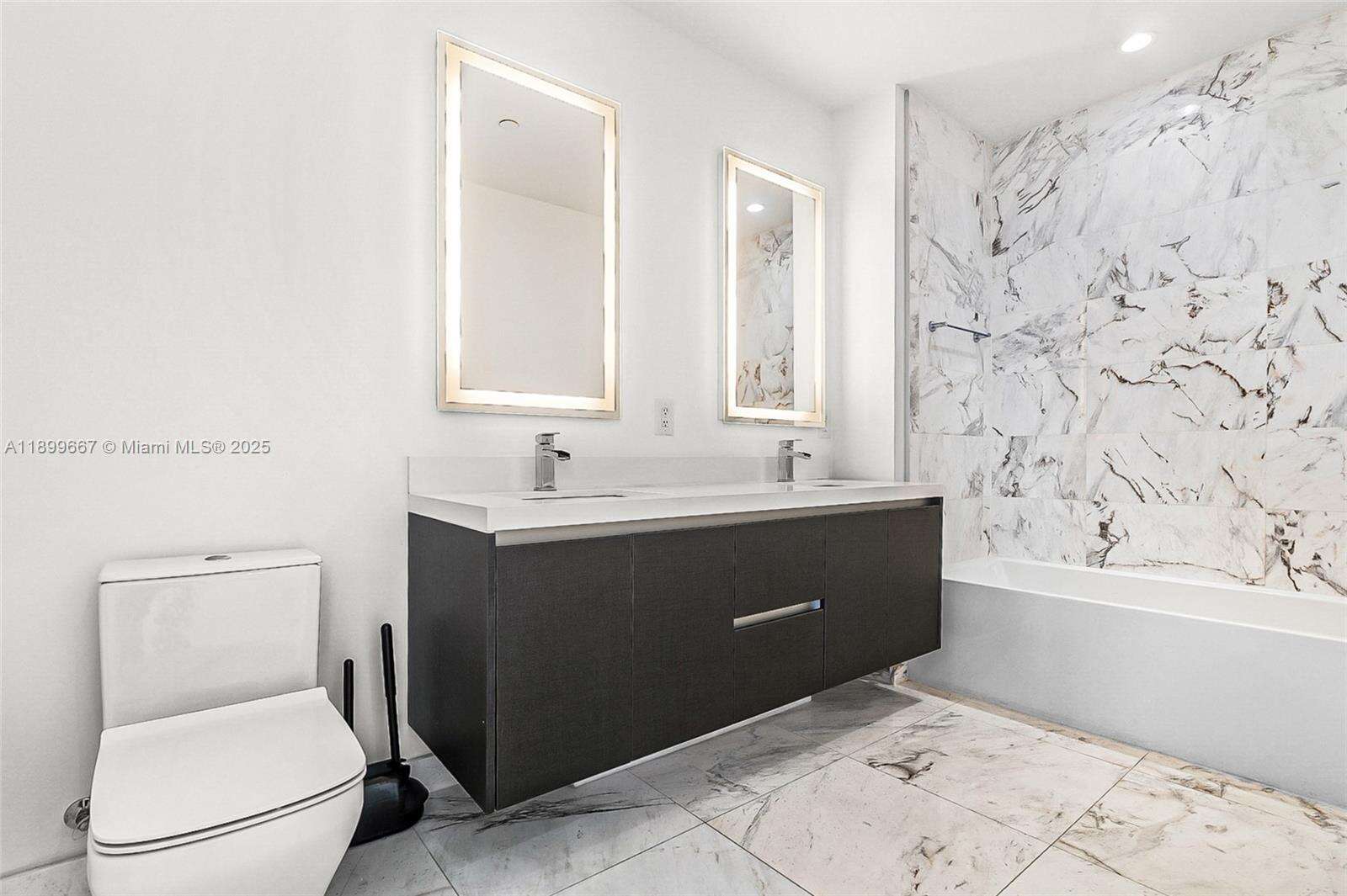 Paramount Miami Worldcenter at 851 1st Ave, Miami, FL 33132 - For Sale photo 16